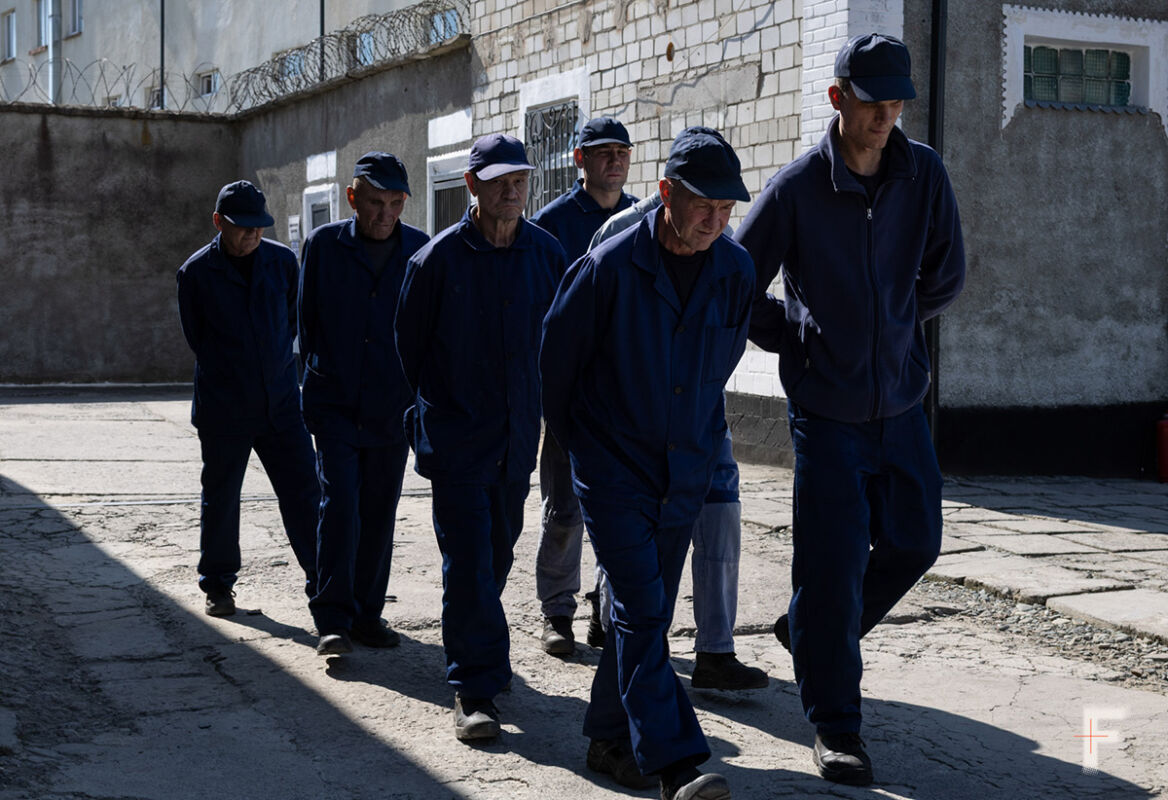 Russische Kriegsgefangene auf dem Lagergelände, Region Lwiw, Ukraine, 28. August 2025. 