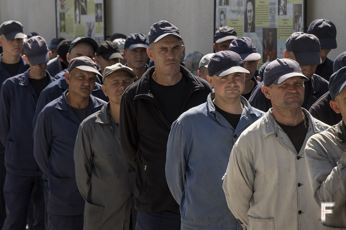 Russische Kriegsgefangene beim Appell, Region Lwiw, Ukraine, 28. August 2025.