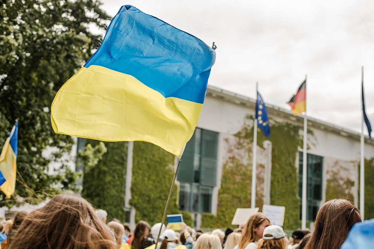 Gewährung des EU-Kandidatenstatus für die Ukraine