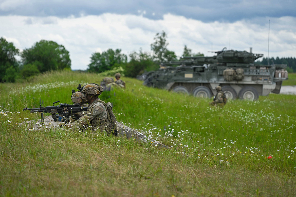 Eine Analyse der militärischen Grundausbildung in der Ukraine und in sechs europäischen Ländern zeigt: In vielen NATO-Staaten spiegeln militärische Übungen noch immer Kriege der Vergangenheit wider und nicht die Realitäten moderner Kriegsführung. Durch intensiveren Austausch und gemeinsames Lernen mit dem ukrainischen Militär ließe sich die Ausbildung entscheidend verbessern.