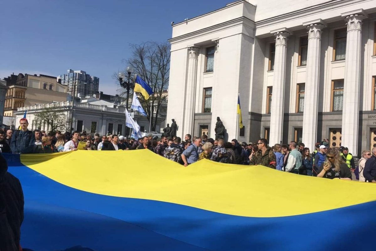 Ähnlichkeiten und Unterschiede der estnischen und ukrainischen Sprachengesetze