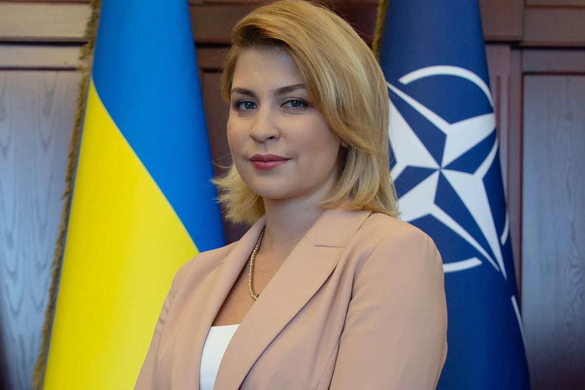 Seit 2020 ist die ukrainische Juristin Olha Stefanischyna Stellvertretende Premierministerin für die europäische und euroatlantische Integration. Obwohl die Befugnisse in diesem Amt begrenzt sind, tragen die meisten Erfolge Kyjiws in Bezug auf den EU-Beitritt ihre Handschrift – vor allem dank ihrer hervorragenden Vernetzung in Brüssel.