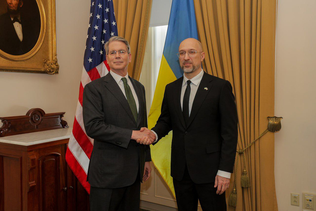 In den Verhandlungen um ein Rohstoffabkommen zwischen der Ukraine und den USA scheint es voranzugehen: Die in der vergangenen Woche unterzeichnete Absichtserklärung ist für Kyjiw durchaus akzeptabel – ein diplomatischer Erfolg der ukrainischen Regierung und ihrer neuen Verhandlungstaktik. Doch die Skepsis bleibt groß bei einem Thema, das auch innenpolitisch ein hohes Konfliktpotential birgt.