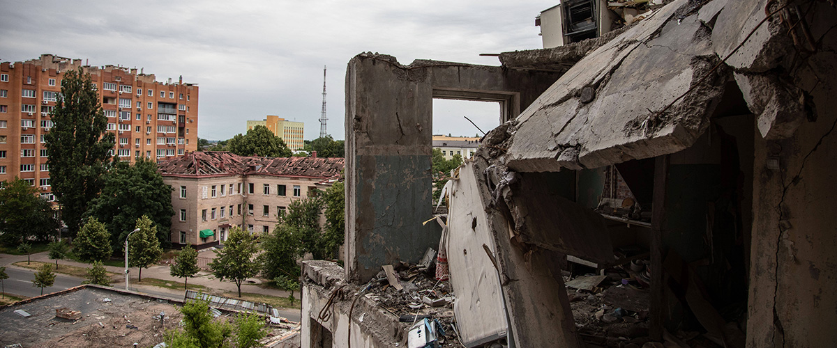 Von russischen Streitkräften zerstörte Schule in Tschernihiw, Ukraine.