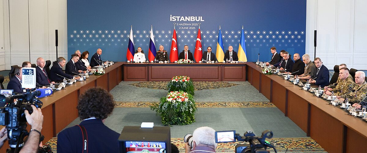 02. Juni 2025: Eine neue Runde der Gespräche zwischen Russland und der Ukraine im Çırağan-Palast in Istanbul, Türkei.