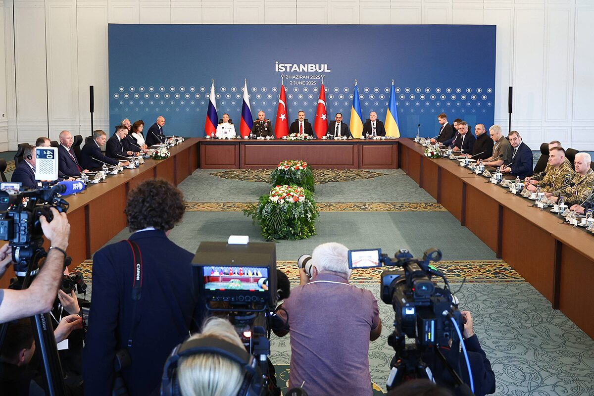 2. Juni 2025: Eine neue Runde der Gespräche zwischen Russland und der Ukraine im Çırağan-Palast in Istanbul, Türkei.