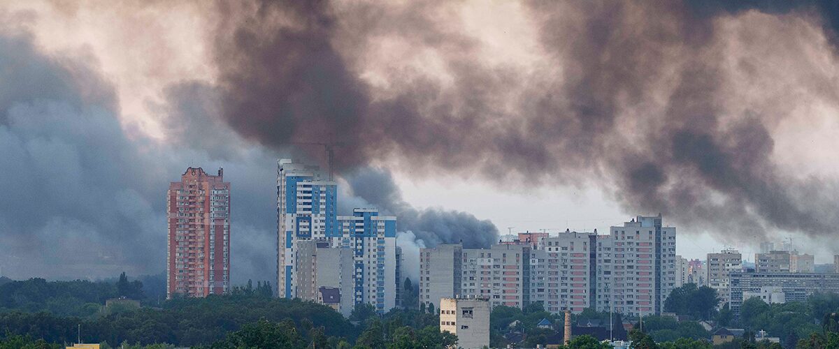 4. Juli 2025: Rauch steigt auf nach einem russischen Drohnen- und Raketenangriff auf die ukrainische Hauptstadt Kyjiw.