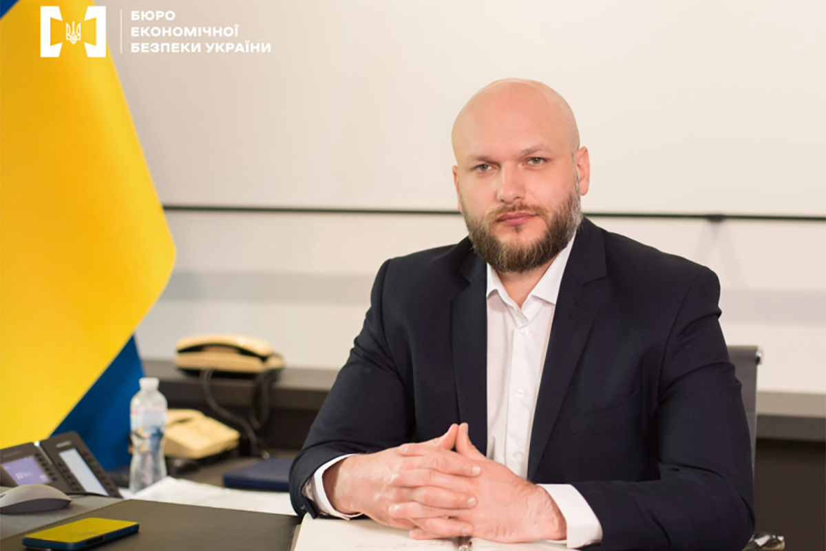 Das Büro für wirtschaftliche Sicherheit, die zentrale Behörde im Kampf gegen Wirtschaftskriminalität in der Ukraine, hat einen neuen Chef – endlich. Dass die Regierung seine Ernennung verschleppte, ging angesichts der jüngsten Proteste gegen mögliche Rückschritte bei der Korruptionsbekämpfung
fast unter.
