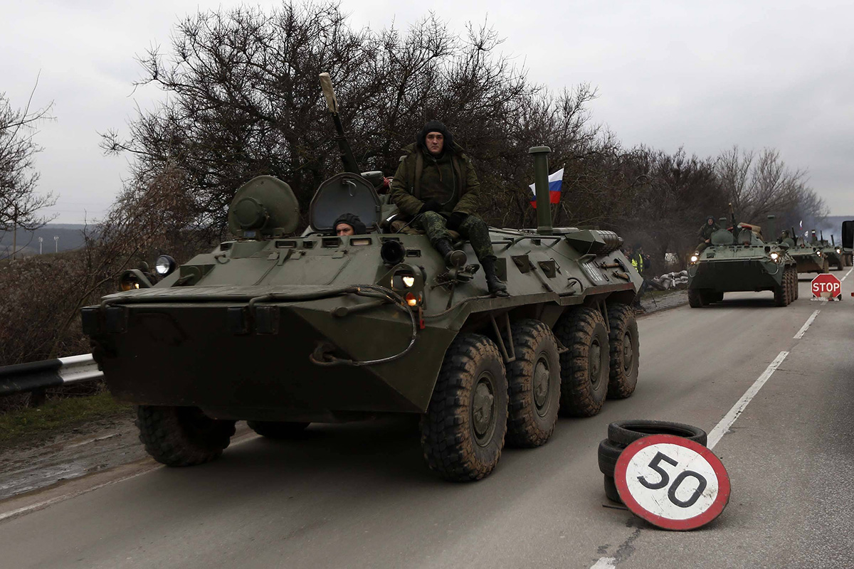 Russische Halbkettenfahrzeuge auf dem Weg nach Simferopol, 28. Februar 2014