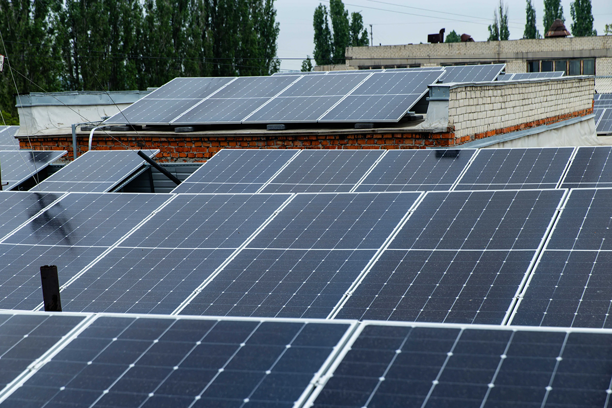 Eigentlich ist es ganz einfach: Jeder Euro, der in Militärhilfe und Flugabwehrsysteme investiert wird, rettet Menschenleben und spart Millionenhilfe beim Wiederaufbau und der Reparatur zerstörter Infrastruktur. Doch um das richtige Maß an Unterstützung für die Ukraine wird gerungen. Ein Beitrag zur Debatte.