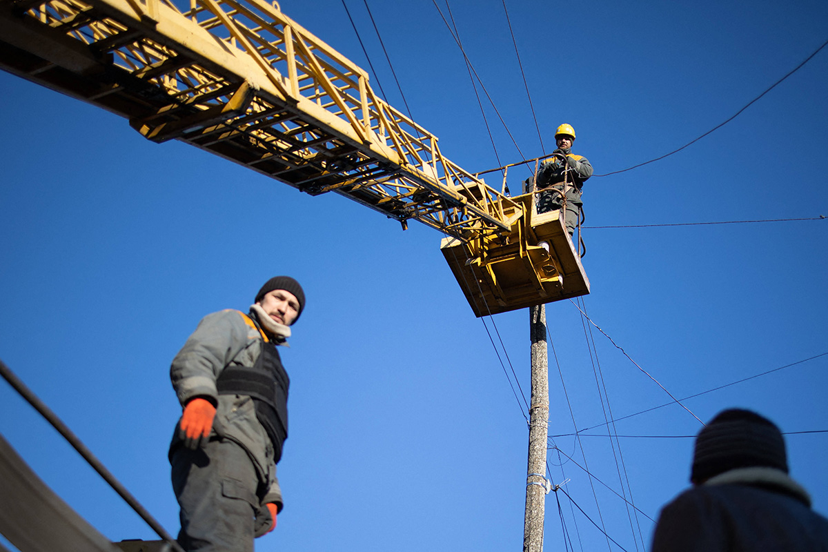 Reparatur der elektrischen Infrastruktur aufgrund von Beschuss