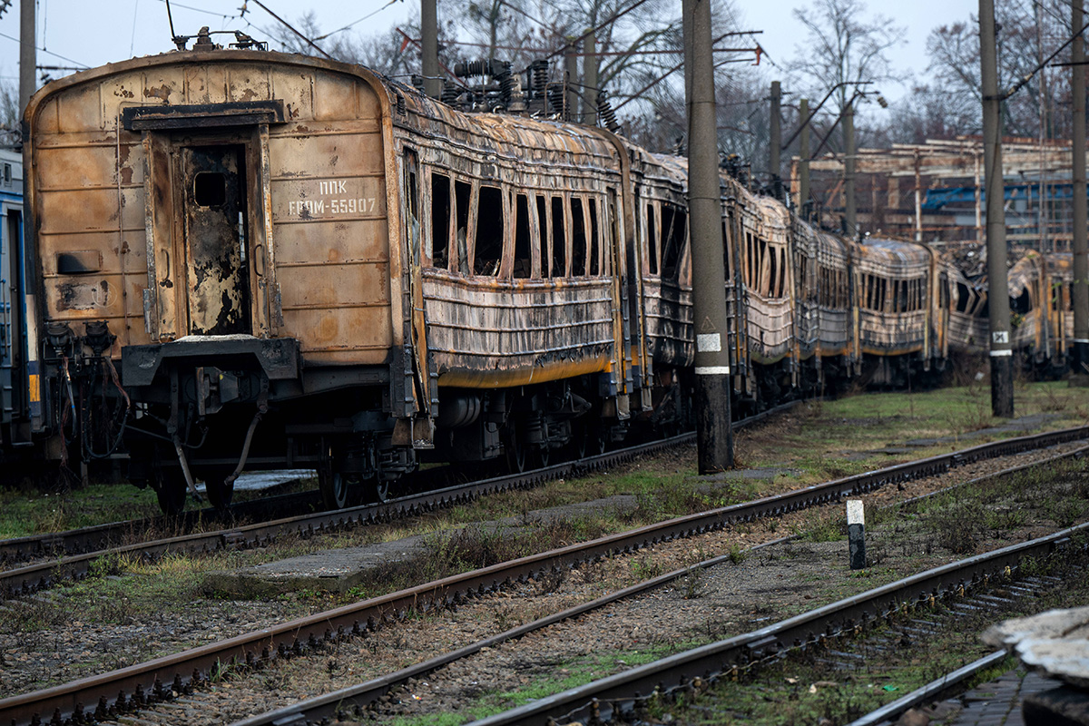 Durch russischen Beschuss zerstörte Eisenbahnwaggons, Fastiw, Region Kiew, Ukraine, am 10. Dezember 2025.